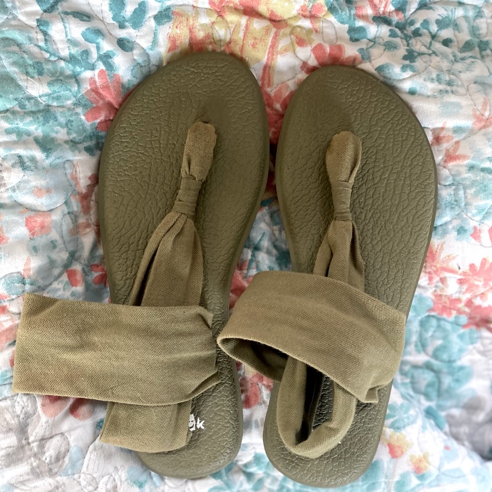 Sanuk flip flops